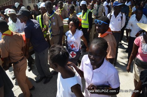 Photo - Hinche Haiti, Chemin vers le Cimetiere, Funerailles Victim DIFE Pump Gasoline
