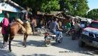 PHOTO: Haiti - Traffic nan ville Hinche - Cheval Moto Machine
