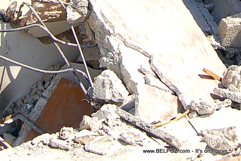 PHOTO: Haiti - Wall Collapse